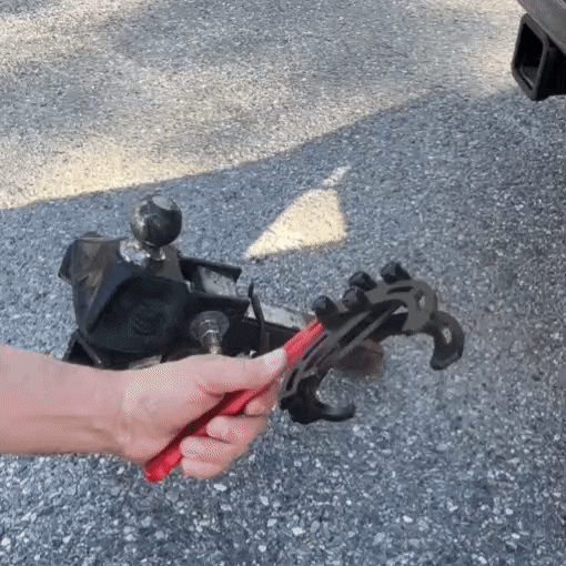Self-Adjusting Hitch Lift Tool