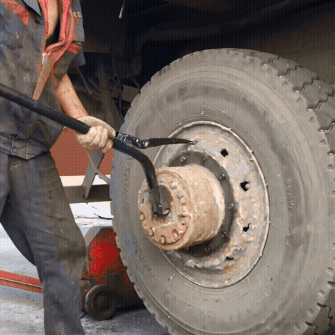 Heavy-Duty Semi-Truck Quick Tire Changing Tool